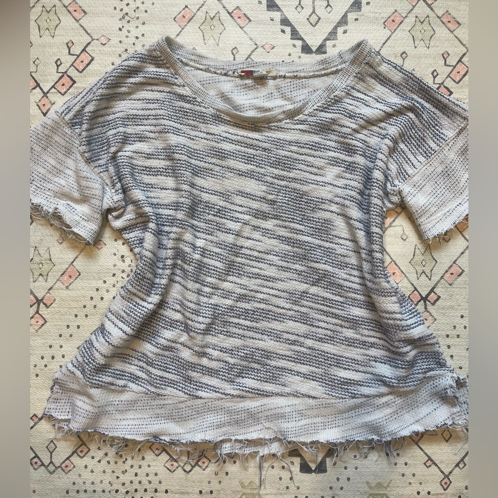 Size M 100% cotton raw hem Free People shirt